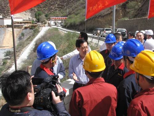 中國(guó)大唐集團(tuán)公司總經(jīng)理王野平蒞臨洞松水電站視察
