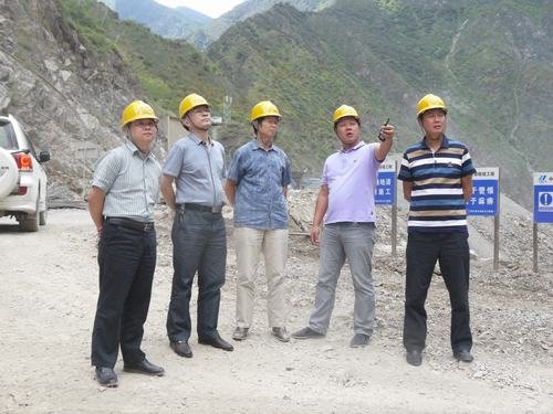 高本祥一行到水洛河各項(xiàng)目工地檢查指導(dǎo)工作 