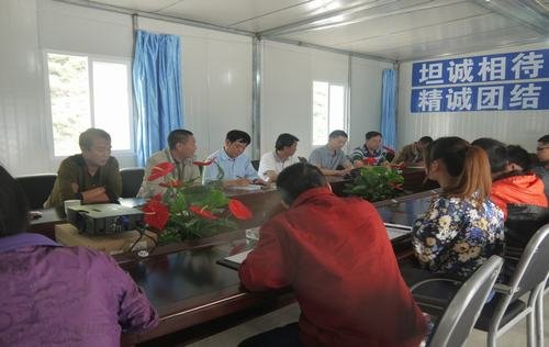 王裕明一行到鑫宏工程公司固滴電站項目部視察工作及慰問新進(jìn)大學(xué)生員工