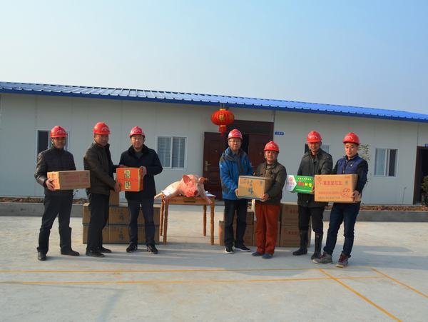 董蜀良一行春節(jié)前夕到江西龍頭山水電站工程項(xiàng)目慰問(wèn)一線干部職工