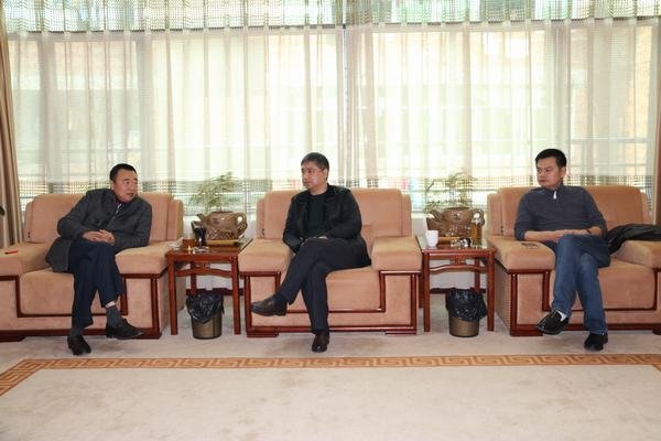 鄔清富應(yīng)邀到訪伊力集團(tuán)