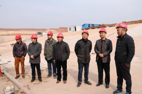 鄔清富視察龍頭山水電站樞紐工程并看望慰問(wèn)七處和項(xiàng)目部干部職工