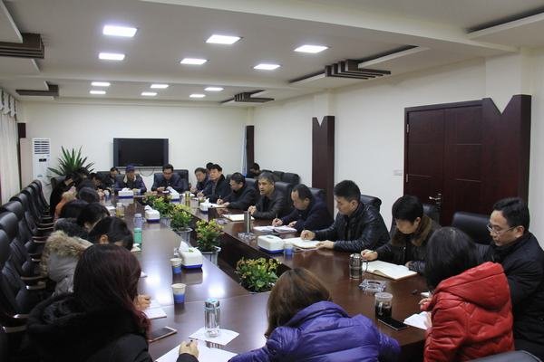 工程局機(jī)關(guān)召開(kāi)中層以上干部會(huì)議 