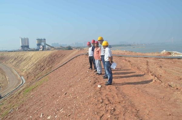 袁斌一行到江西龍頭山航電樞紐工程項目部指導(dǎo)工作