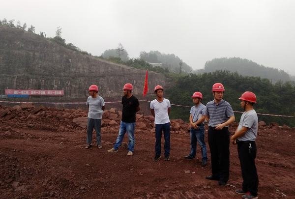 袁斌率局環(huán)境監(jiān)察及安全生產(chǎn)第一檢查組到蟠龍湖水庫項目部開展檢查工作