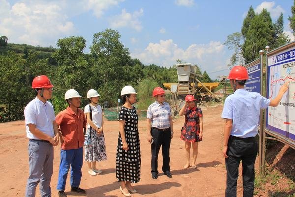 省水利廳機(jī)關(guān)黨委趙斌書(shū)記一行到工程局檢查指導(dǎo)工作