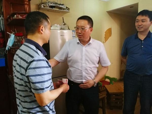 公司黨委書記、董事長代勇一行深入結(jié)對(duì)幫扶困難職工家庭開展走訪慰問活動(dòng)