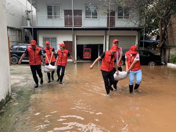 公司聞汛而動(dòng) 全力投入防汛抗洪 