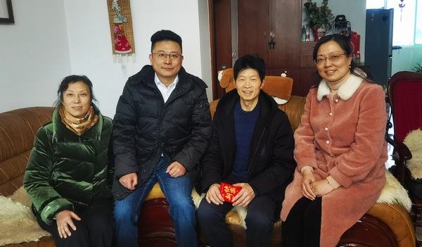 工程局公司開展春節(jié)慰問離退休老干部、困難黨員及困難職工活動 