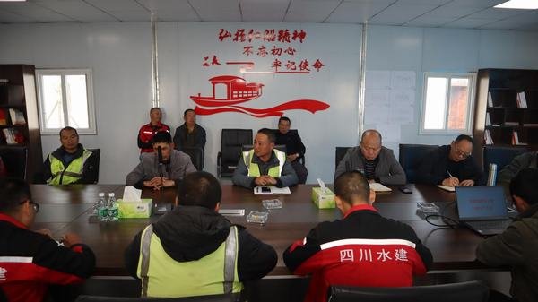 公司副總經(jīng)理汪輝德、鄒世界一行到虎渡溪項目部指導(dǎo)工作