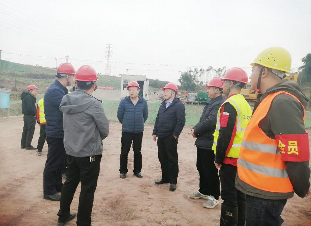 水發(fā)集團(tuán)總工程師黃永沾一行到小井溝支渠項(xiàng)目開(kāi)展現(xiàn)場(chǎng)安全及農(nóng)民工工資檢查督導(dǎo)工作