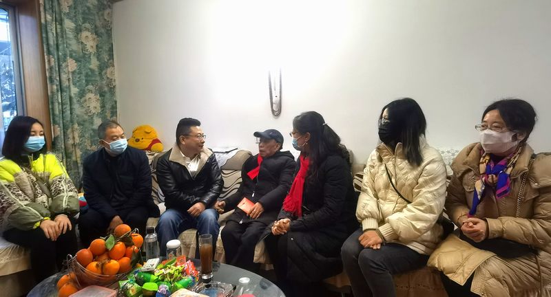 工程局公司開展春節(jié)走訪慰問離退休老干部及困難職工活動(dòng)