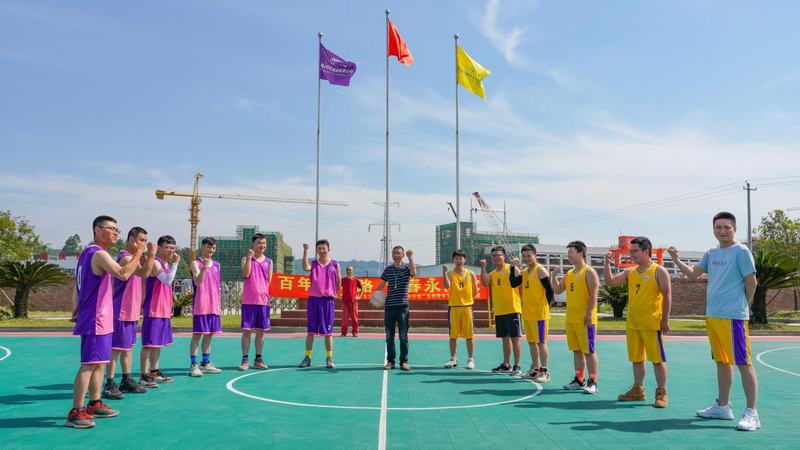 二分公司舉行慶?！拔逡弧眲趧?dòng)節(jié)男子籃球友誼賽