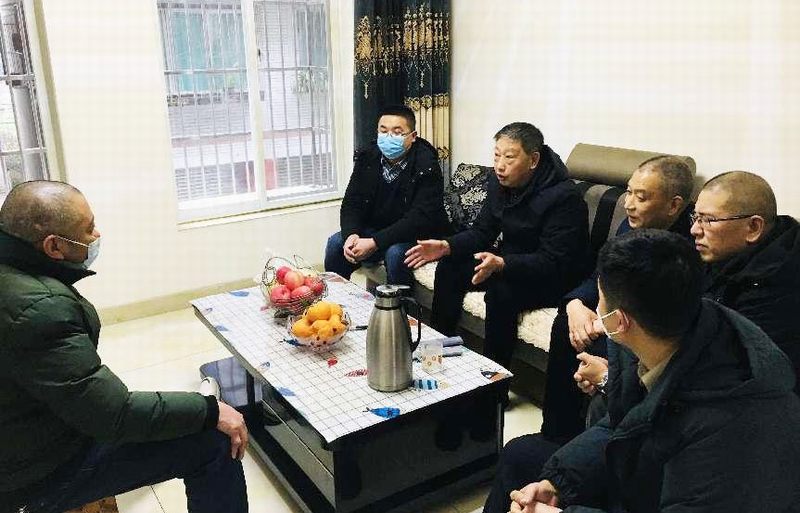 集團董事羅國書到建設(shè)公司慰問“一對一”幫扶困難職工