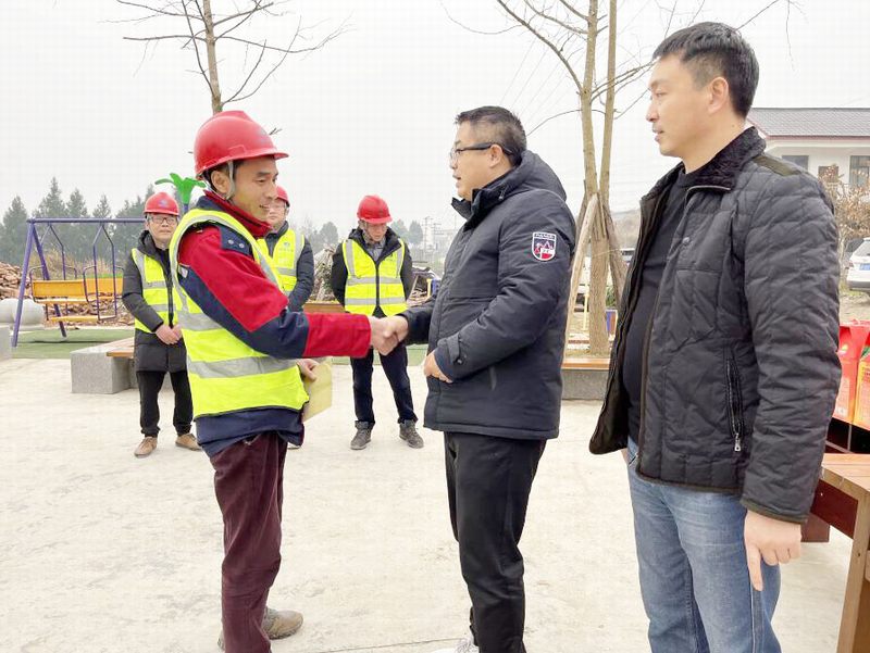 公司開展2023年春節(jié)走訪慰問離退休老干部及困難職工活動