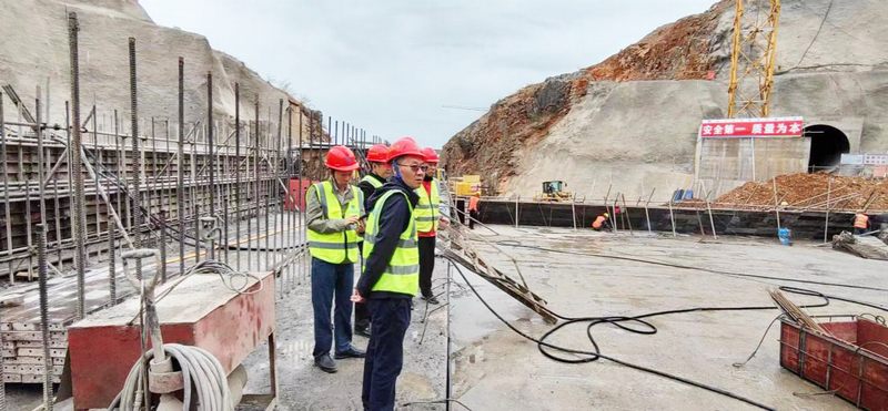 汪輝德一行赴龍?zhí)另椖空{(diào)研指導(dǎo)工作